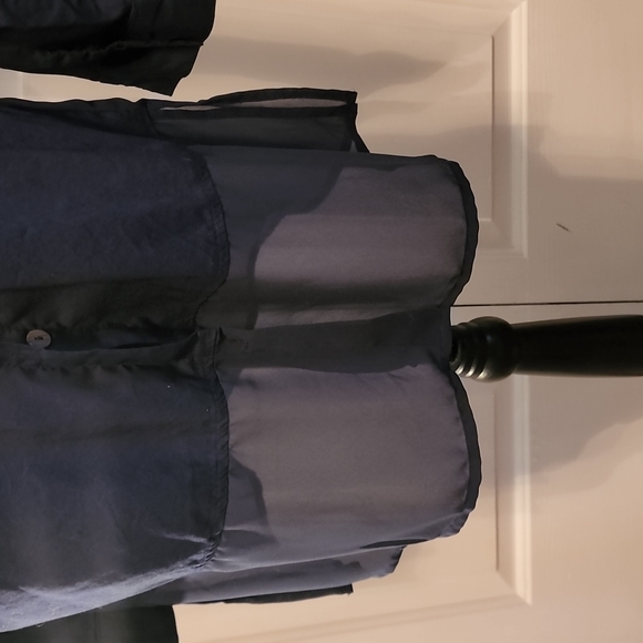 Tommy Bahama big shirt with a twist - Picture 3 of 15